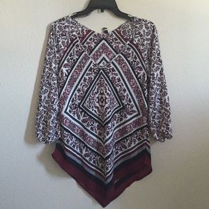 Brand new shirt, great w/ leggings or skinny jeans