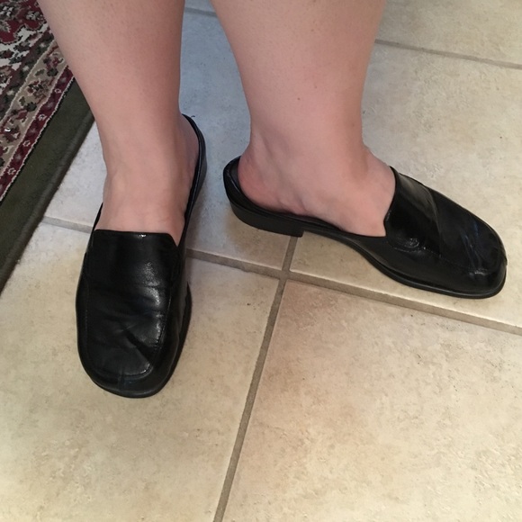 Black patent mules