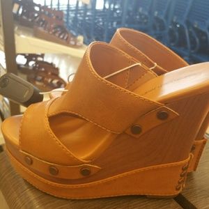 Meet your Posher, Lucres