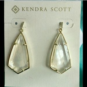 *SOLD* Kendra Scott Ivory Pearl Carlas