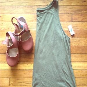 Old navy relaxed fit tank!