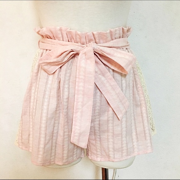 2 piece high waisted shorts high neckline top set - Picture 3 of 4