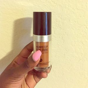 Makeup Forever Foundation. Color R520.