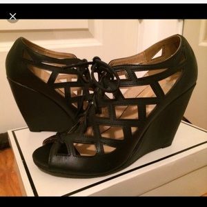 MIA cutout wedge