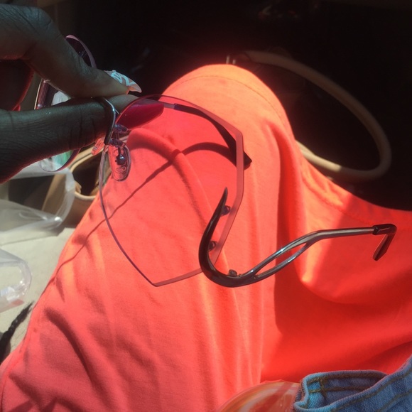 Beautiful Rimless shades - Picture 3 of 4