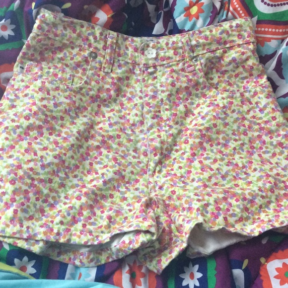 Retro High Waisted Shorts - Picture 3 of 4