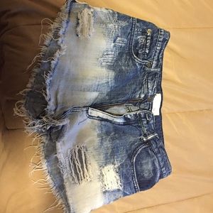 High waisted shorts. Ombre bleach.