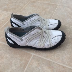 Super cute slip ons!