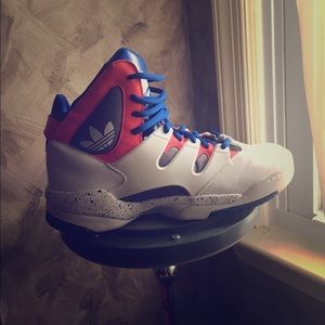 High top Adidas Lace Up