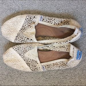 Women's White Lace Toms