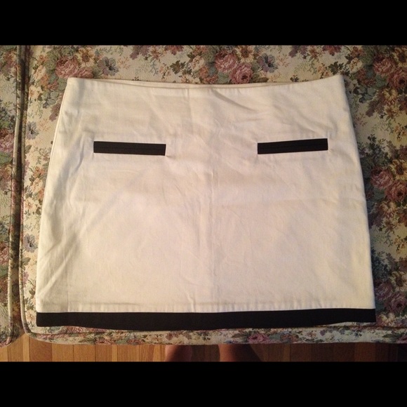 Wet Seal NWT Miniskirt Rockabilly Punk - Picture 1 of 3