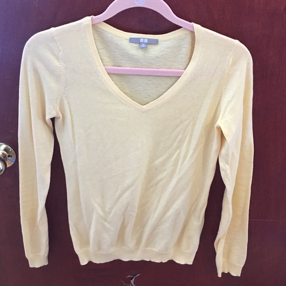 Uniqlo Yellow knit v neck top - Picture 2 of 3