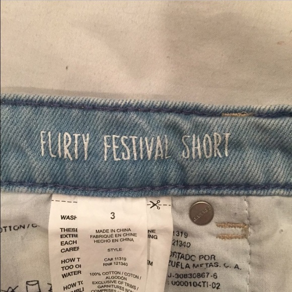 Distressed shorts - Picture 3 of 3