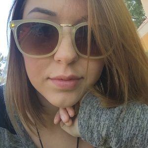 Meet your Posher, Alicia