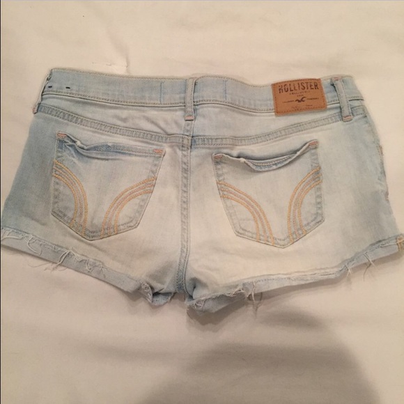 Distressed shorts - Picture 2 of 4