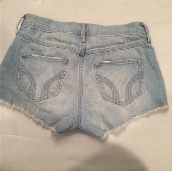 Distressed high wasted shorts - Picture 2 of 4