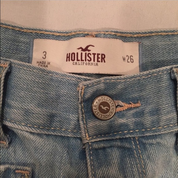 Distressed high wasted shorts - Picture 3 of 4