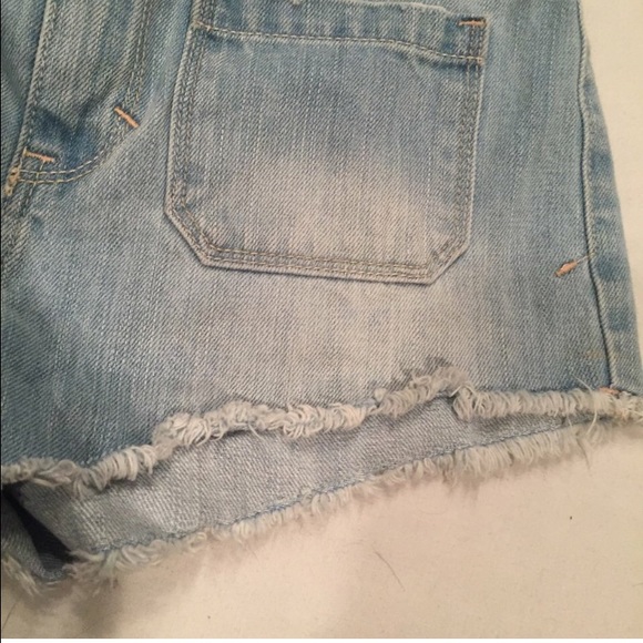 Distressed high wasted shorts - Picture 4 of 4