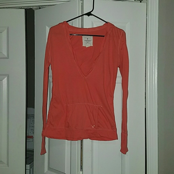 American Eagle coral v neck - Picture 1 of 3