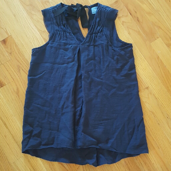 Tank with tie back