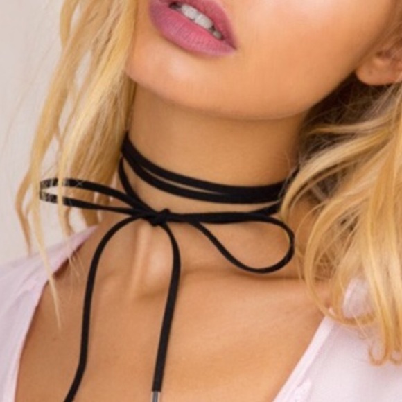 On trend wrap/choker/dangle necklace - Picture 3 of 4