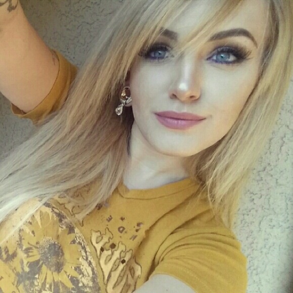 Meet your Posher, MandiePistol - Picture 2 of 4