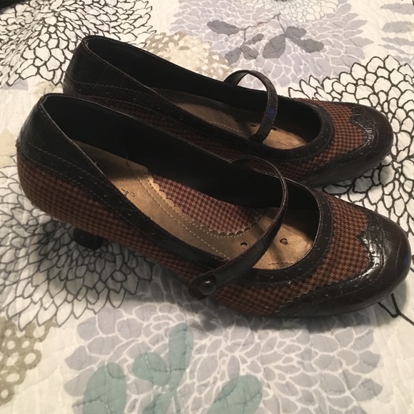 Mudd brown Mary Jane heels