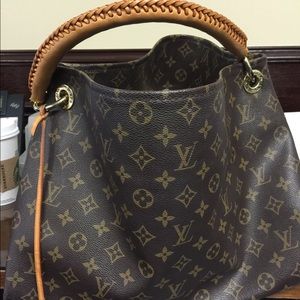 Artsy Louis Vuitton