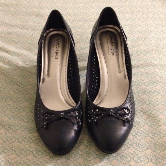 Shoes - Navy blue heels