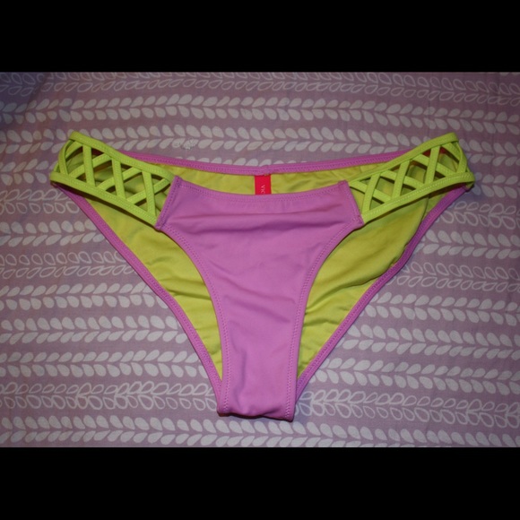 Small Victoria Secret Bikini Bottoms never worn!!!