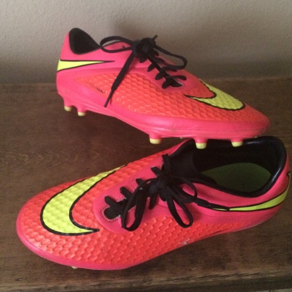 Nike outdoor cleats - Picture 1 of 1