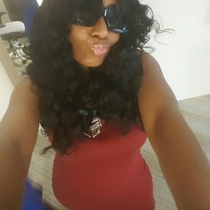 Meet your Posher, Niki