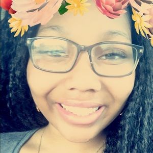 Meet your Posher, Kayla