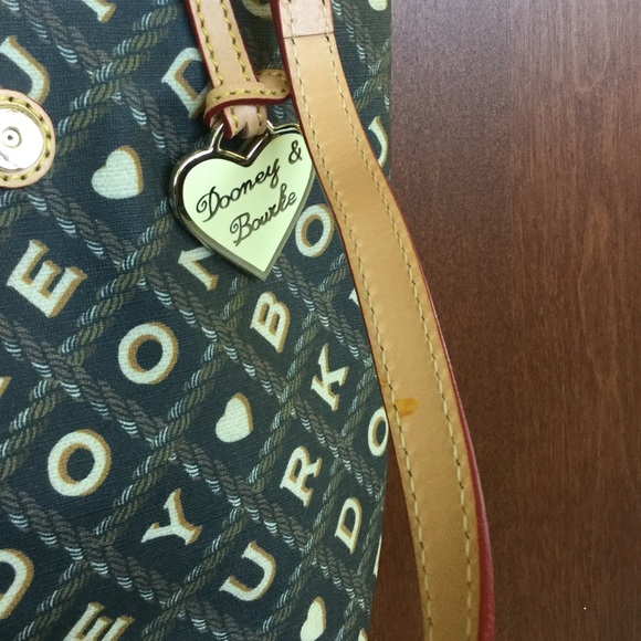 Dooney & Bourke Shoulder Bag 💗 - Picture 4 of 4