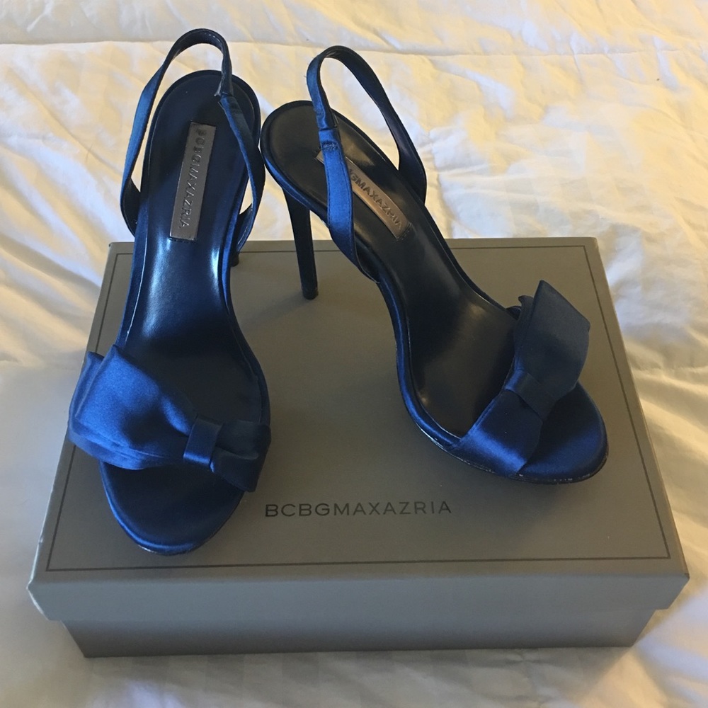 🍾Sale🍾 BCBG blue satin shoes