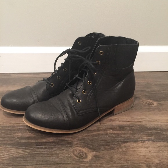 Black leather combat boots size 7 1/2