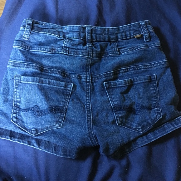 Premium Almost Famous High Rise Shorts - Picture 2 of 4
