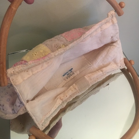 Handmade in the Philippines cute wood handle bag - Picture 2 of 4