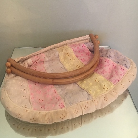 Handmade in the Philippines cute wood handle bag - Picture 4 of 4