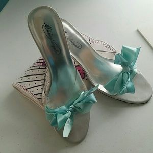 Vintage Lucite Cinderella Shoes