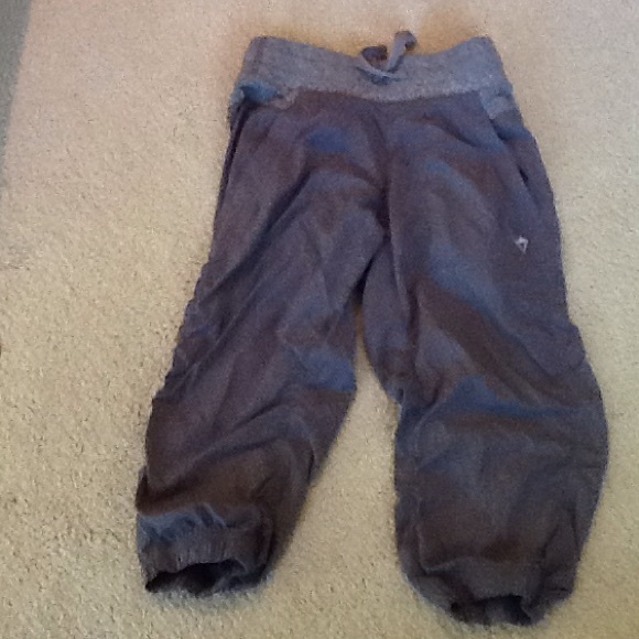 ❗️SALE❗️Gray girls Ivivva pants. Now only $20