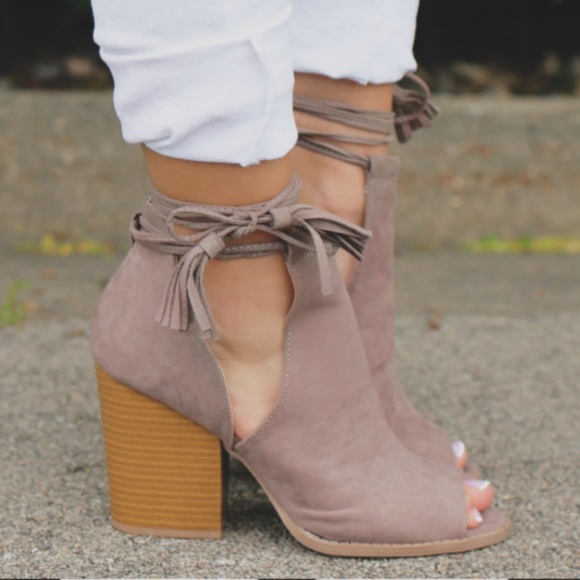 Tassell wrap lace up cute booties - Picture 2 of 3