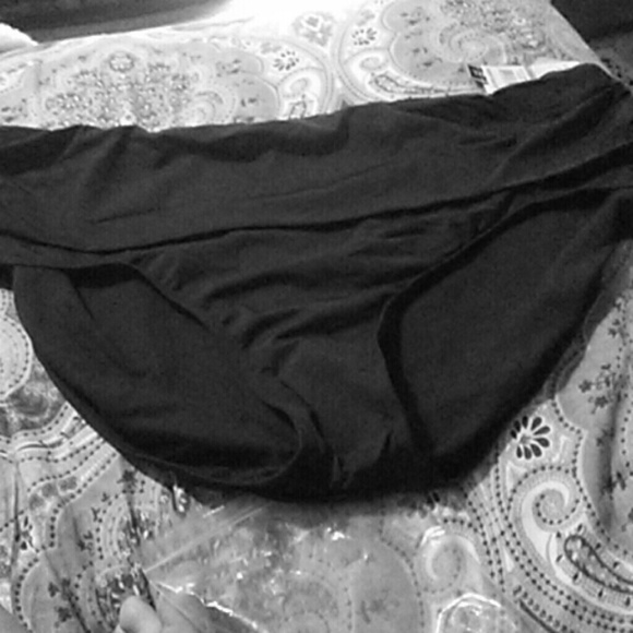 NUT's KENNETH COLE BLACK 3x tummy control bottoms.