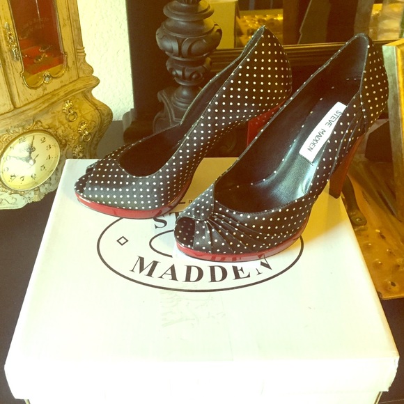 Steve Madden polka dot peep toe.