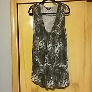 Daisy Fuentes XL flowing tank