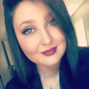 Meet your Posher, Connie