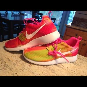 Tye dye Nike roshes