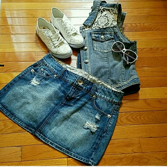 ***SOLD***SAM EDELMAN CROCHETED SNEAKERS - Picture 3 of 4