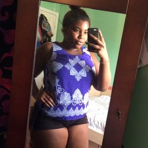 Blue tank top with white design ! 😍