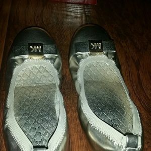 Michael kors flats  shoes are in great shape